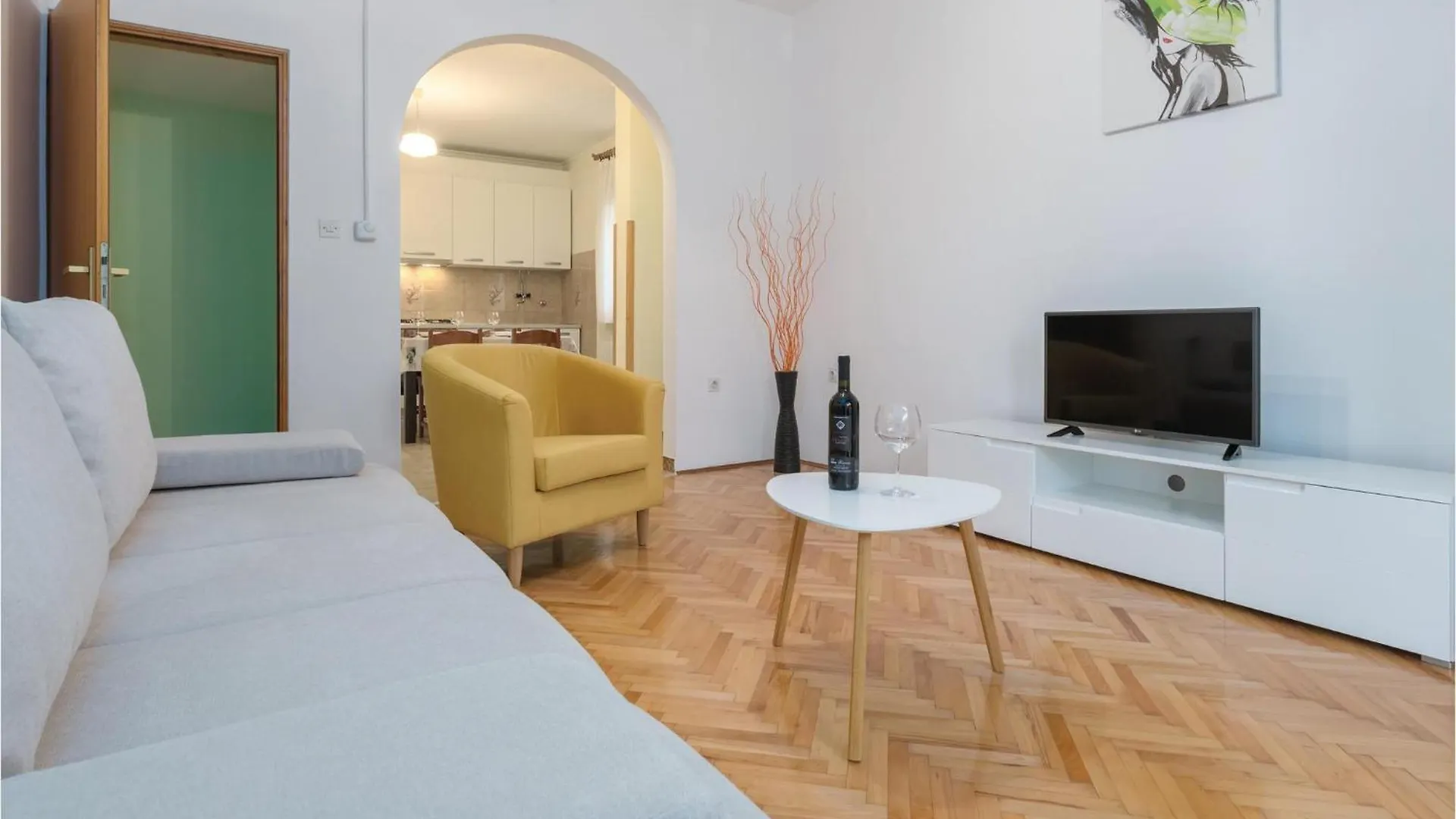 Beautiful Apartment In Porec With Kitchen