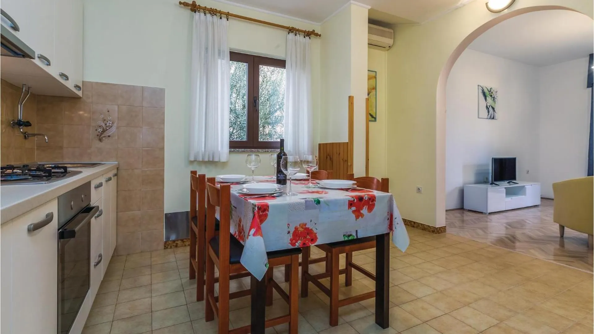 Beautiful Apartment In Porec With Kitchen 0*,